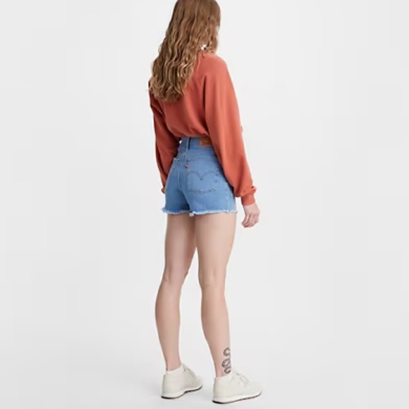 Levi’s High Rise Women’s Shorts Tribeca Scoop- Light Wash - Picture 2 of 2
